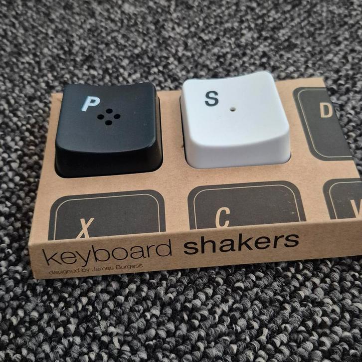 Keyboard Shakers - Zout en Peper Strooiers, Huis en Inrichting, Keuken | Keukenbenodigdheden, Nieuw, Ophalen of Verzenden