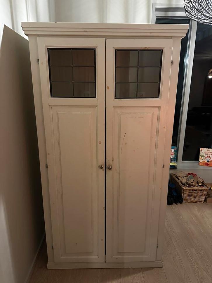 Witte houten kast met glas in lood, Huis en Inrichting, Kasten | Overige, Gebruikt, Ophalen