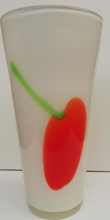 Vaas. MURANO vaas. Kers. Wit glas. 26 cm.  beschikbaar voor biedingen