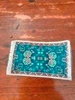 poppenhuis miniaturen kleedje 8 bij 5 cm, Ophalen of Verzenden, Nieuw, Poppenhuis