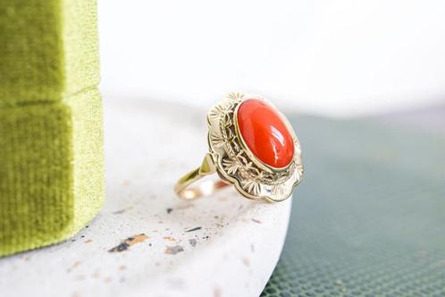Vintage Gouden Bloedkoraal Ring | 14K, Sieraden, Tassen en Uiterlijk, Ringen, Zo goed als nieuw, Dame, 18 tot 19, Goud, Goud, Met edelsteen
