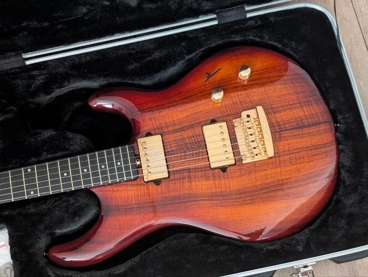 Music Man Luke III HH BFR Koa Island Burst, Muziek en Instrumenten, Snaarinstrumenten | Gitaren | Elektrisch, Zo goed als nieuw