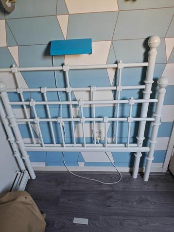 Wit metalen bedframe - 1 persoons beschikbaar voor biedingen
