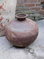 Oude sobere stenen waterkruik kruik metalen olijfpot, Gebruikt, Ophalen of Verzenden