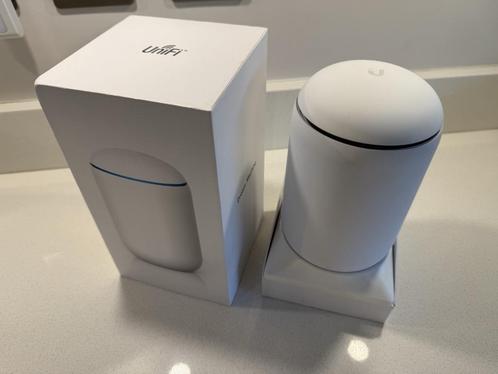 Ubiquiti Unifi Dream Machine (UDM), Computers en Software, Routers en Modems, Zo goed als nieuw, Router met modem, Ophalen of Verzenden