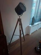 Staande vloerlamp view industrieel kwantum driepoot hout, Huis en Inrichting, Lampen | Vloerlampen, Ophalen of Verzenden, Zo goed als nieuw