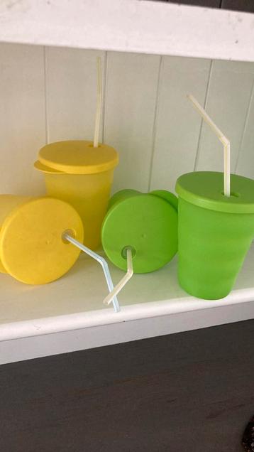 4 rietjes bekers van Tupperware beschikbaar voor biedingen