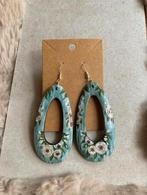 Cadeau Tip 🎄Handbeschilderde Oorbellen White Peony, Ophalen of Verzenden, Zo goed als nieuw, Overige materialen