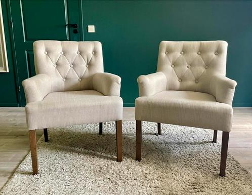 2 Zandkleurige gecapitonneerde fauteuils, Huis en Inrichting, Fauteuils, Gebruikt, 50 tot 75 cm, Minder dan 75 cm, Ophalen