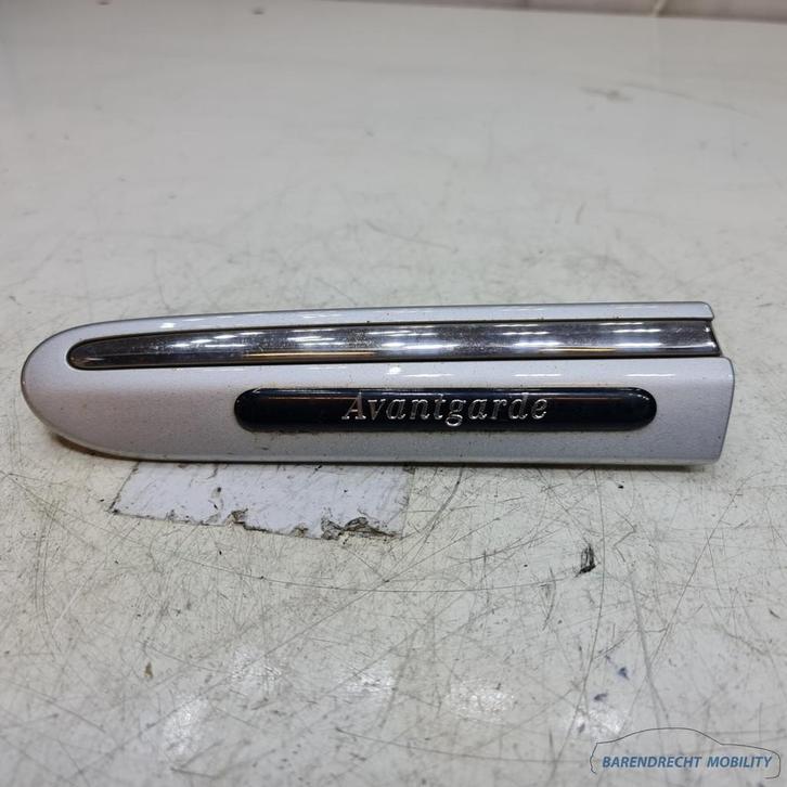 Sierlijst Mercedes W203 S203 C Klasse stootstrip links spatb, Auto-onderdelen, Carrosserie en Plaatwerk, Mercedes-Benz, Voor, Links