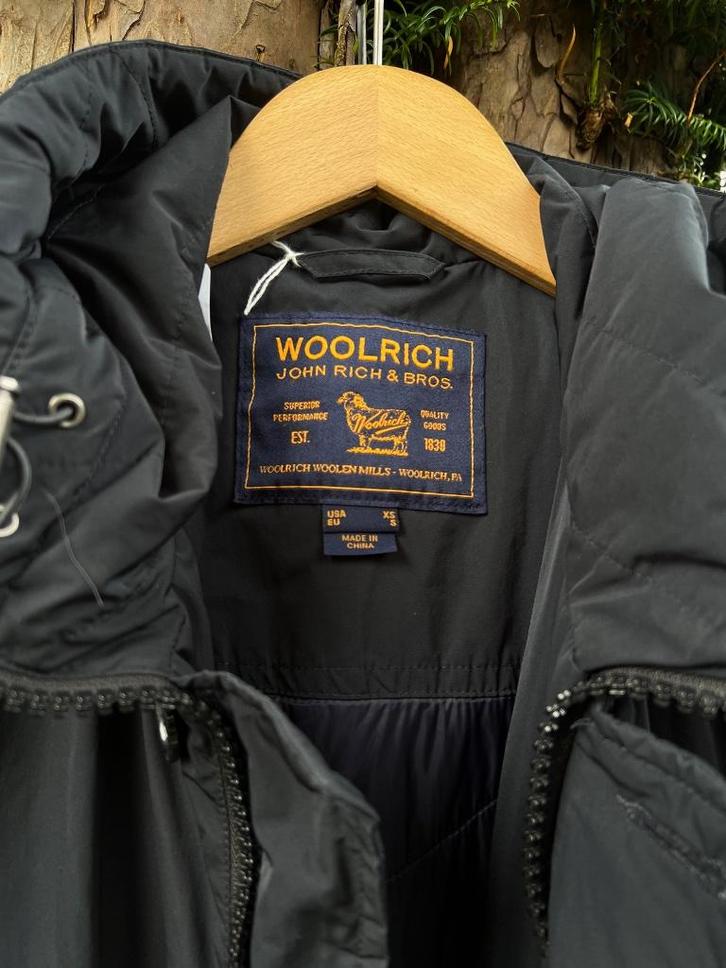 WOOLRICH navy winterjas parka M/V €100,- TIEN concepts, Kleding | Heren, Jassen | Winter, Gedragen, Maat 46 (S) of kleiner, Blauw