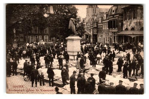 Hoorn, Roodenstock tijdens de Kaasmarkt, Verzamelen, Ansichtkaarten | Nederland, Gelopen, Noord-Holland, Voor 1920, Verzenden