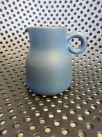 Cor Unum aardewerk design melk kan, blauw glazuur, 1970, Verzenden