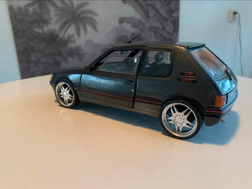 Peugeot 205 gti 1:18, Hobby en Vrije tijd, Modelauto's | 1:18, Zo goed als nieuw, Ophalen
