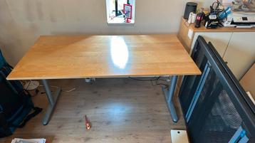Ikea bureau in hoogte verstelbaar beschikbaar voor biedingen