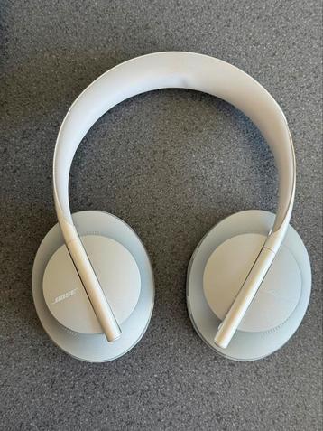 Bose Noise Cancelling Headphones 700 zilver beschikbaar voor biedingen