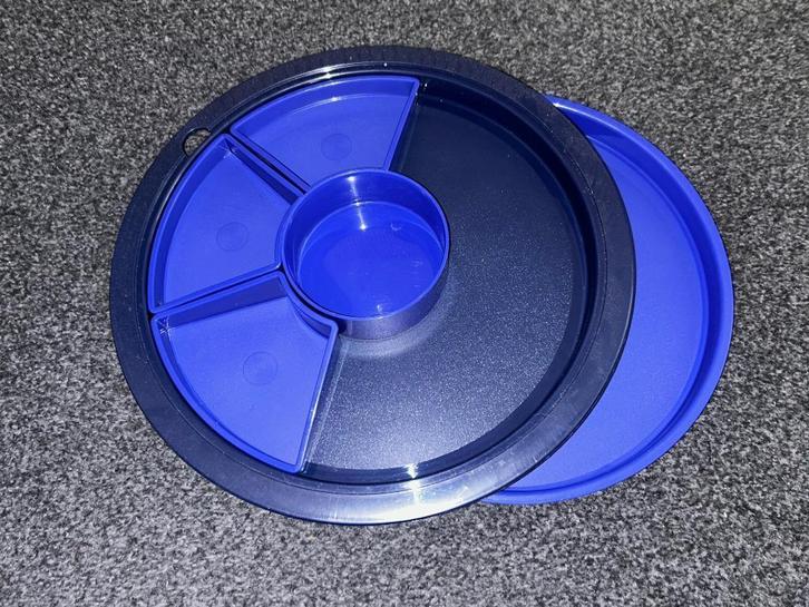 TUPPERWARE serveer / hapjes schaal in ~~nieuw~~ staat, Huis en Inrichting, Keuken | Tupperware, Zo goed als nieuw, Schaal, Blauw