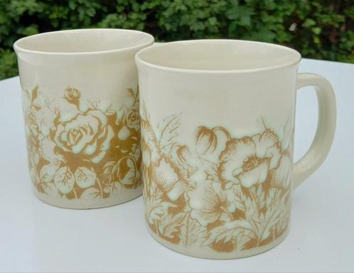 2  vintage mokken met rozen merk JAPAN, Antiek en Kunst, Antiek | Servies los, Ophalen of Verzenden