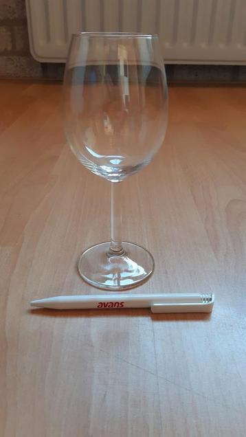 1x wijnglas (21 cm hoog) beschikbaar voor biedingen