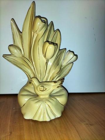 Gekke maffe tulpenvaas voor decoratie of kaarsjes jaren 70 beschikbaar voor biedingen