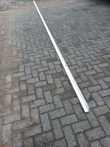 100 m Aluminium hoekprofiel 6 meter 5x2cm dikte 2mm beschikbaar voor biedingen