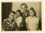 E90 gezin met twee kinderen, Nieuw, 1940 tot 1960, Foto, Verzenden