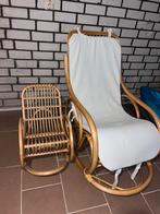 Schommelstoel van riet met kussen, Huis en Inrichting, Ophalen, Gebruikt, Eenpersoons, Minder dan 150 cm