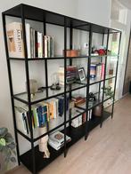 Vitrinekast zwart Ikea, Huis en Inrichting, Kasten | Vitrinekasten, Met plank(en), 100 tot 150 cm, Zo goed als nieuw, Metaal