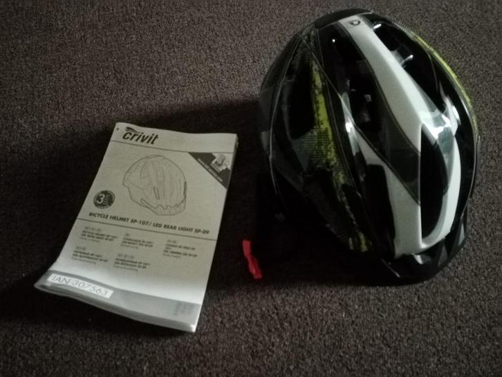 Fietshelm SP-107, 49-54 cm unisize, groen-wit met lampje, Fietsen en Brommers, Fietsaccessoires | Fietshelmen, Zo goed als nieuw