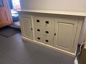 Dressoir kast beschikbaar voor biedingen