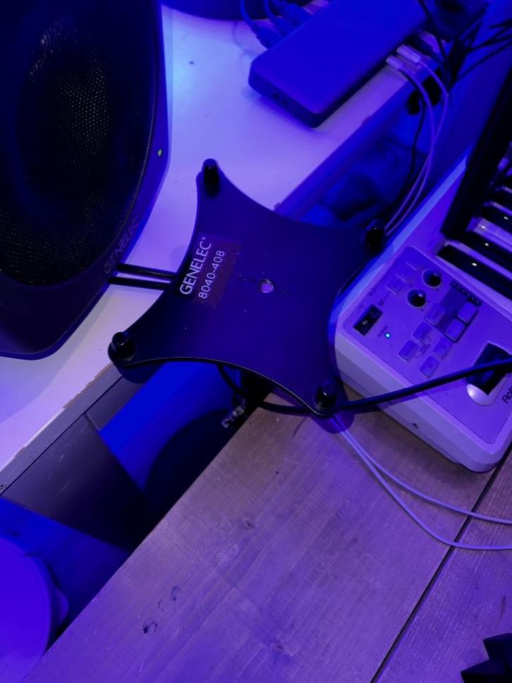 Genelec 8000-409BB Floor Stands (met Z8040-408 adapters), Audio, Tv en Foto, Professionele Audio-, Tv- en Video-apparatuur, Zo goed als nieuw