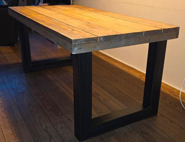 Steigerhouten tafel honingkleur met zwarte U-poot, Huis en Inrichting, Tafels | Eettafels, Zo goed als nieuw, 50 tot 100 cm, 150 tot 200 cm