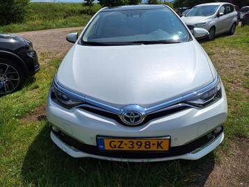 Toyota Auris 1.8 Hybrid 5DR 2015 Wit <42k kmstand + panodak beschikbaar voor biedingen