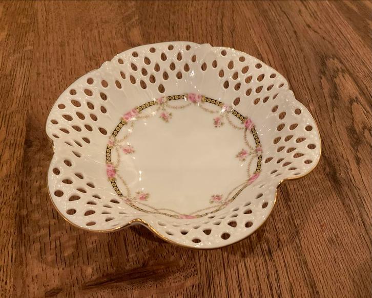 Tettau Porseleinen Schaaltje met Gouden Rand, Antiek en Kunst, Antiek | Schalen, Ophalen of Verzenden