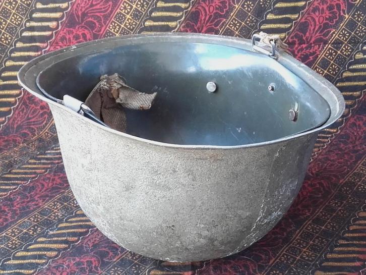 Originele oude Pont de Buis legerhelm uit Frankrijk., Antiek en Kunst, Antiek | Woonaccessoires, Ophalen of Verzenden
