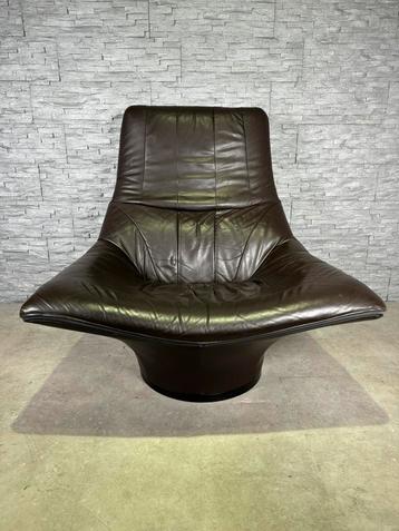 Young International “Goldstar” design fauteuil beschikbaar voor biedingen