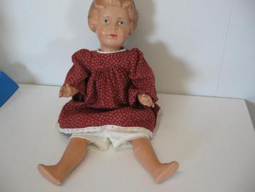 Oude pop aangekleed met een antiek jurkje €15.- beschikbaar voor biedingen