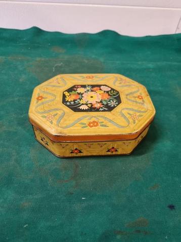 blik oud vintage 8 hoekig beschikbaar voor biedingen