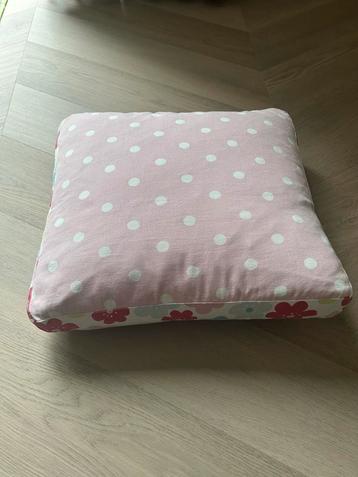 Leuk Kussen voor Kinderkamer - Roze met Stippen beschikbaar voor biedingen