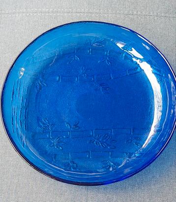 prachtige puntgave blauwe glazen schaal
