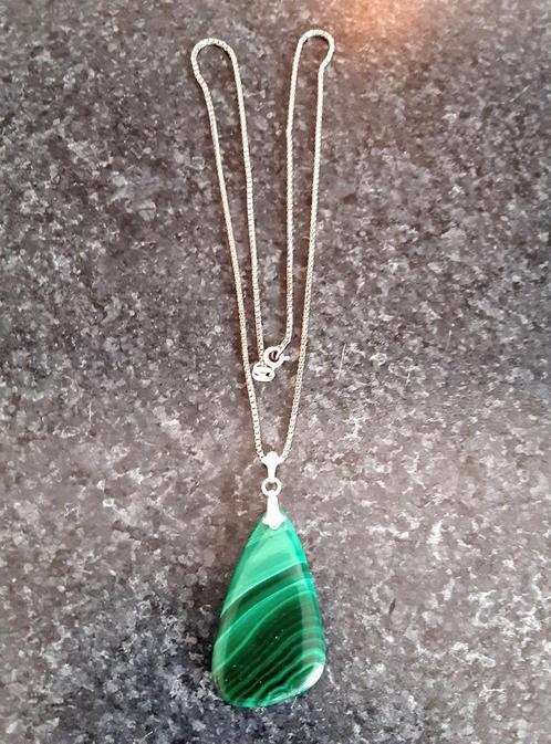 Malachiet Hanger met zilveren ketting., Sieraden, Tassen en Uiterlijk, Kettingen, Zo goed als nieuw, Zilver, Groen, Ophalen of Verzenden