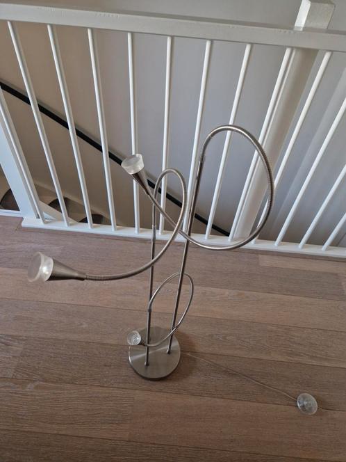 Moderne vloerlamp, Huis en Inrichting, Lampen | Vloerlampen, Zo goed als nieuw, 100 tot 150 cm, Ophalen