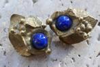 Bronzen oorclips met lapis lazuli  blauwe stenen, Verzenden, Brons, Oorbellen