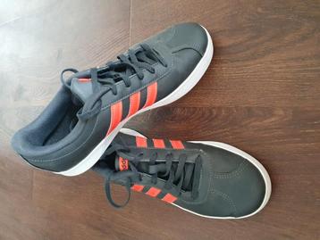 Adidas schoenen tekoop! (Maat 39⅓ beschikbaar voor biedingen