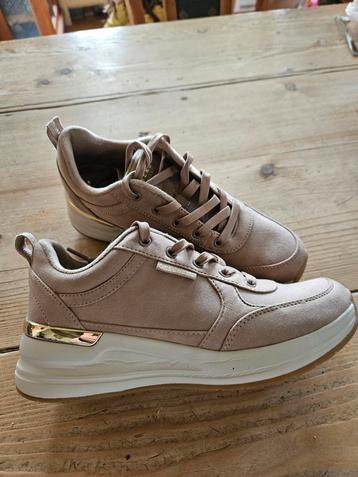 Skechers mt 37 zo goed als nieuw  beschikbaar voor biedingen