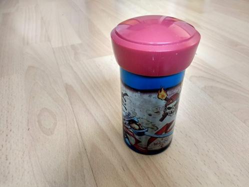 Nieuwe schoolbeker + deksel piraten Pirates of the Caribbean, Verzamelen, Poppetjes en Figuurtjes, Nieuw, Ophalen of Verzenden