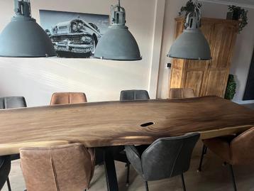 Eettafel beschikbaar voor biedingen