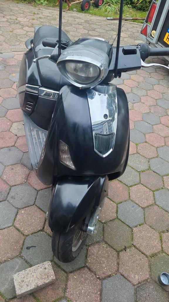 Scooter 50cc 4 takt, Fietsen en Brommers, Snorfietsen en Snorscooters, Zo goed als nieuw, Overige merken, Benzine, Ophalen of Verzenden