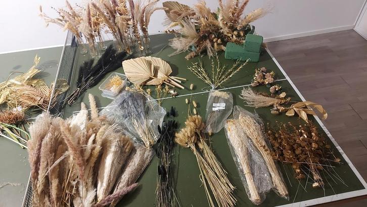Partij droogbloemen vooral pluimen, super voor bruiloft, Hobby en Vrije tijd, Feestartikelen, Versiering, Geboorte of Huwelijk