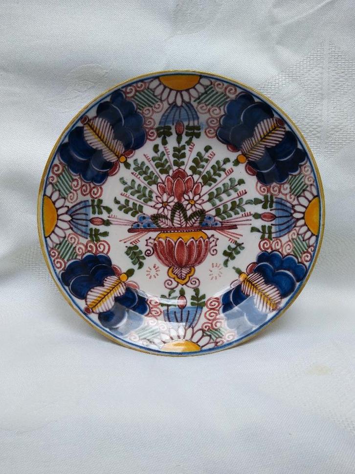 WANDBORD 17 cm doorsnee, bont decor, van Tichelaar, MAKKUM, Antiek en Kunst, Antiek | Keramiek en Aardewerk, Ophalen of Verzenden